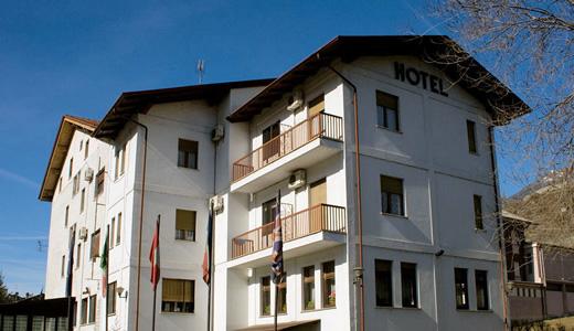 Hotel Dujany exterior